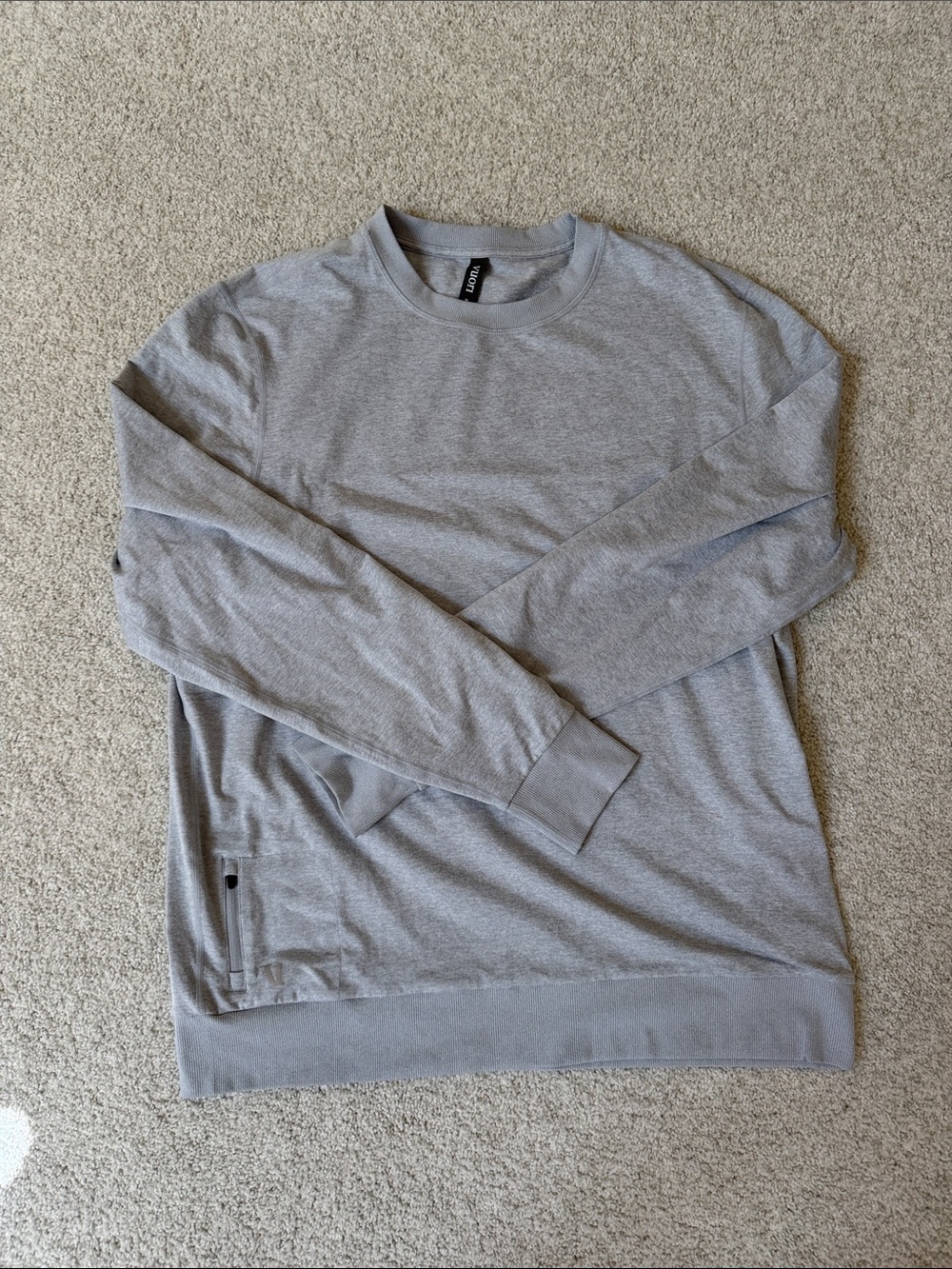 Vuori Men’s Crewneck Sweatshirt in Light Gray